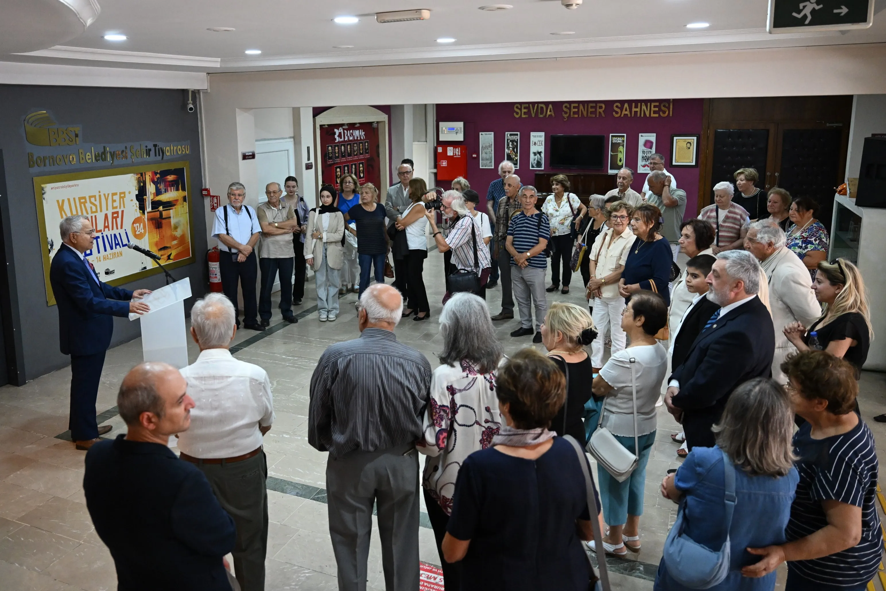 Ege Üniversitesi Ziraat Fakültesi'nin 1969 mezunları, 55. mezuniyet yılını Bornova Belediyesi Uğur Mumcu Kültür ve Sanat Merkezi'nde düzenledikleri karma sergiyle kutladı. 