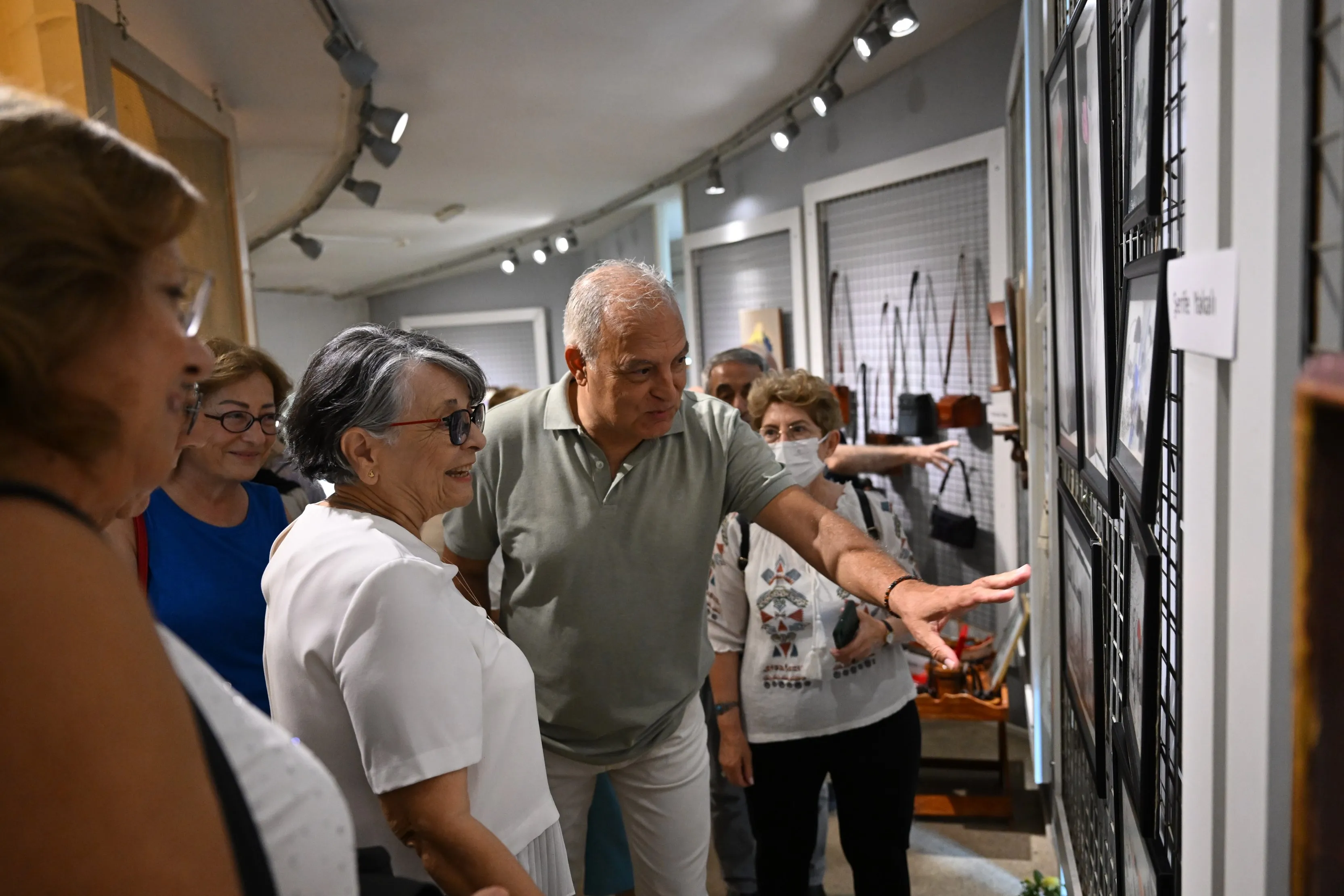 Ege Üniversitesi Ziraat Fakültesi'nin 1969 mezunları, 55. mezuniyet yılını Bornova Belediyesi Uğur Mumcu Kültür ve Sanat Merkezi'nde düzenledikleri karma sergiyle kutladı. 