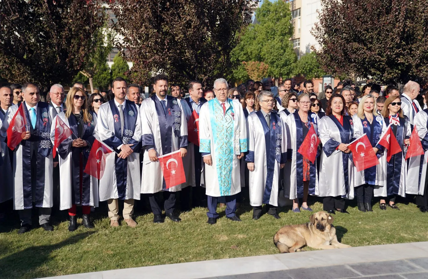 Ege Üniversitesi, Cumhuriyetin 101. yılı için tören düzenledi. Rektör Prof. Dr. Budak’ın katılımıyla gerçekleşen törende Cumhuriyetin değerleri vurgulandı, milletin 29 Ekim Cumhuriyet Bayramı kutlandı