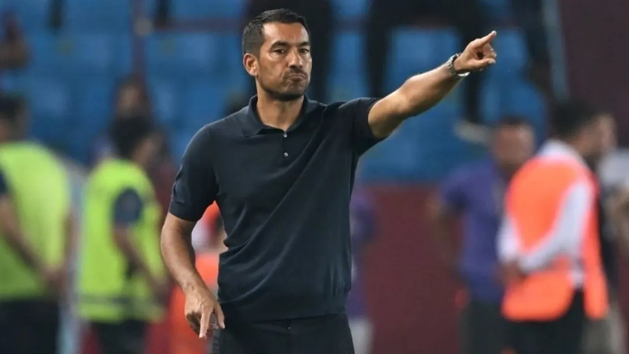 Giovanni van Bronckhorst’tan 2 değişiklik