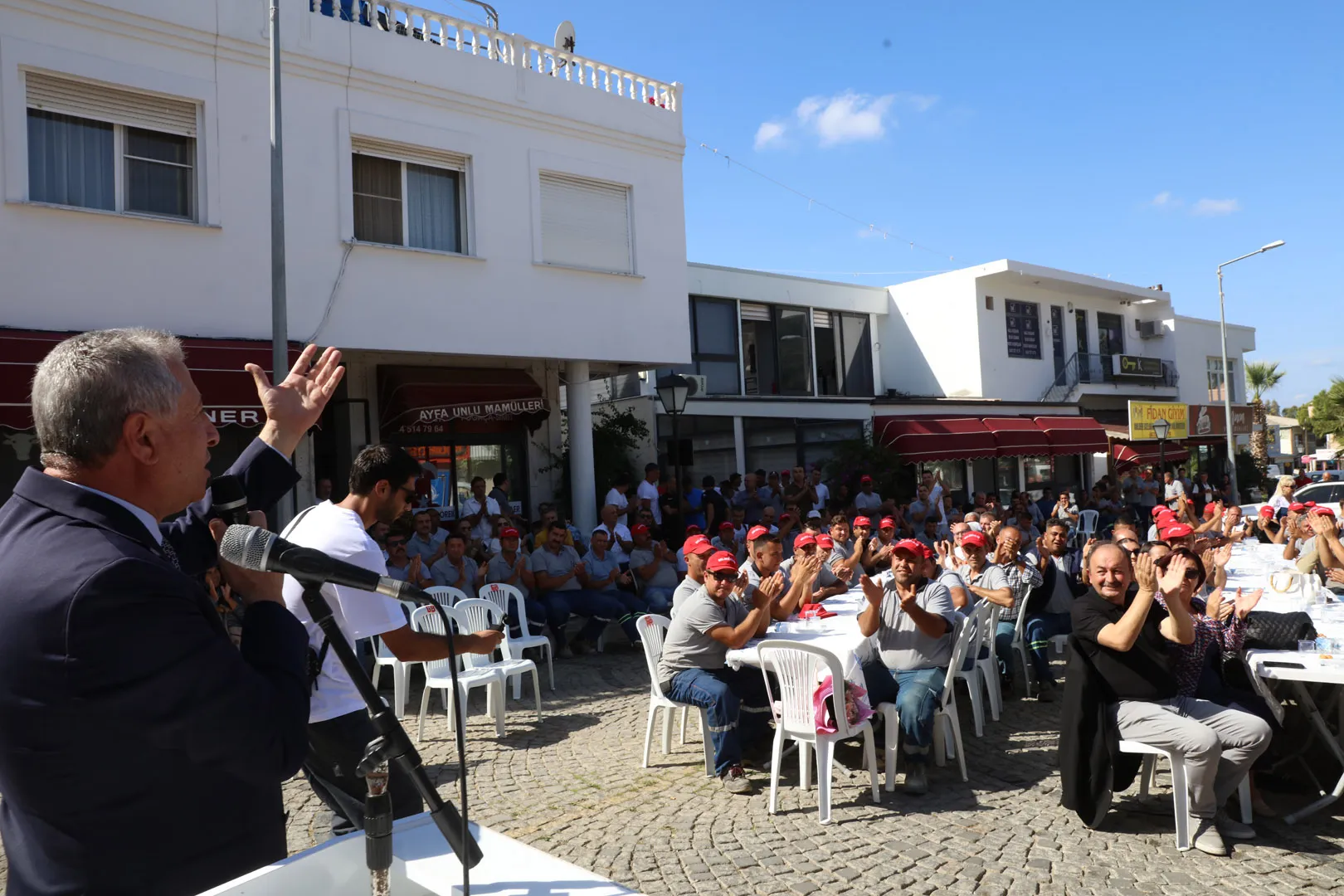 Güzelbahçe Belediyesi, TÜM-BEL-SEN İzmir 2 No’lu ve Belediye İş 4 No’lu sendikalarıyla çifte toplu iş sözleşmesi imzaladı.