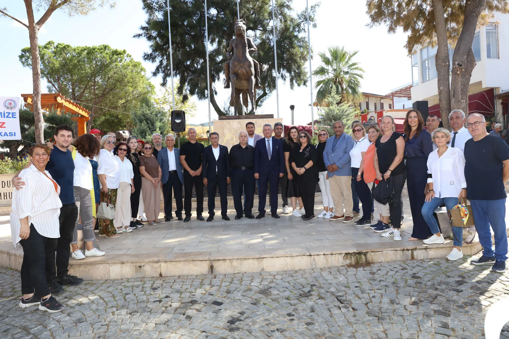 Güzelbahçe Belediyesi, TÜM-BEL-SEN İzmir 2 No’lu ve Belediye İş 4 No’lu sendikalarıyla çifte toplu iş sözleşmesi imzaladı.