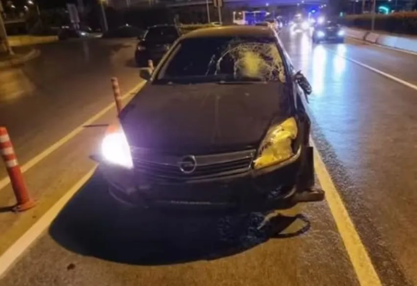 İzmir'de acı olay! Otomobilin çarptığı genç yaşamını yitirdi