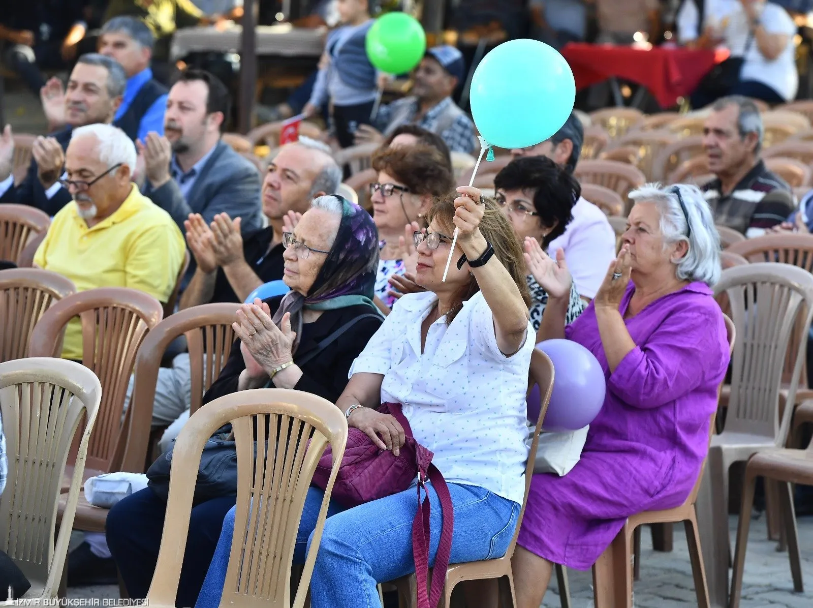 İzmir Büyükşehir Belediyesi'nin düzenlediği "Cumhuriyet Her yerde" etkinlikleri kapsamında Tire'de renkli bir kutlama gerçekleştirildi.