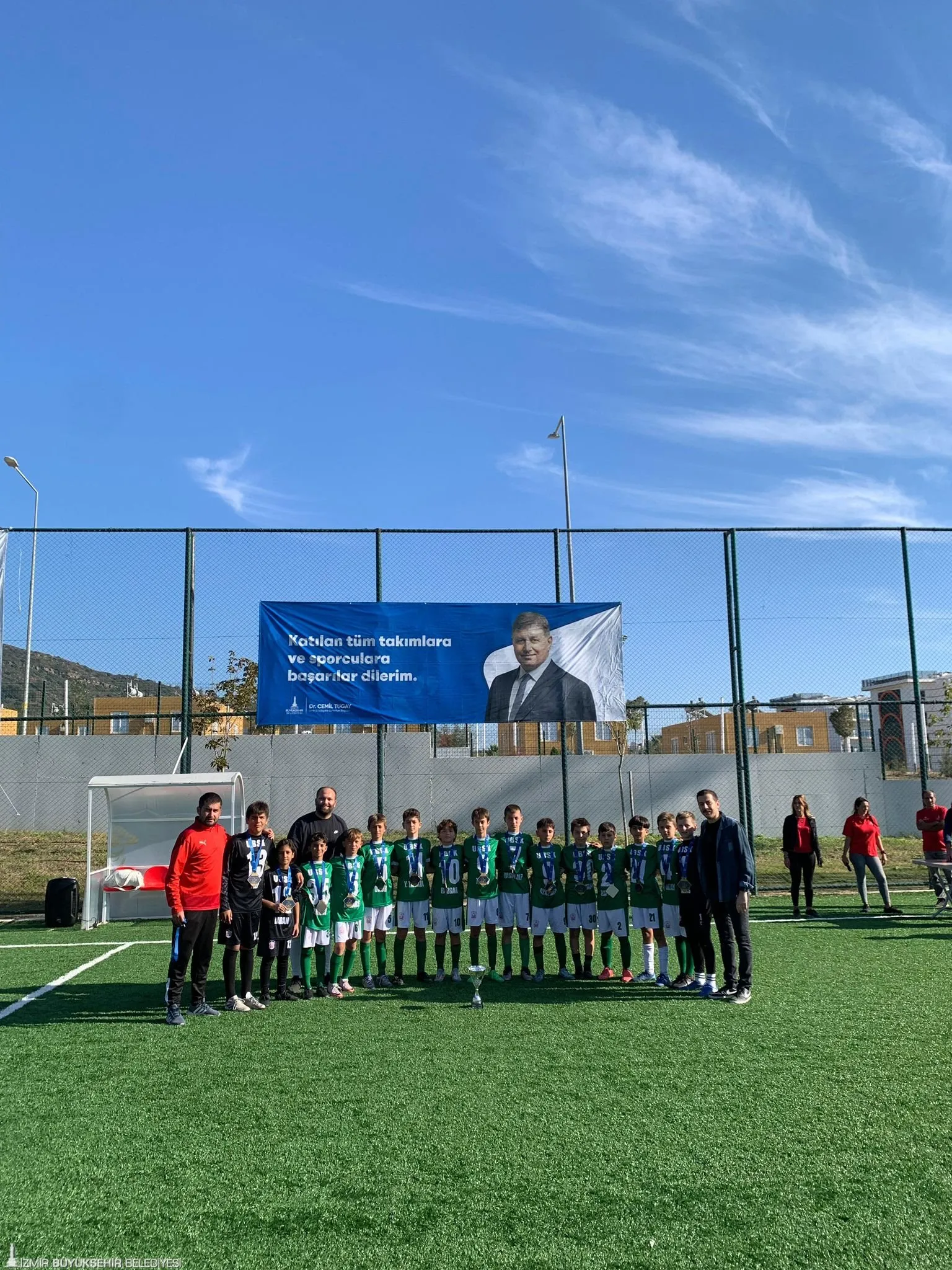 İzmir Büyükşehir Belediyesi tarafından düzenlenen Cumhuriyet Kupası'nda U12 erkek futbol takımları kıyasıya mücadele etti. 