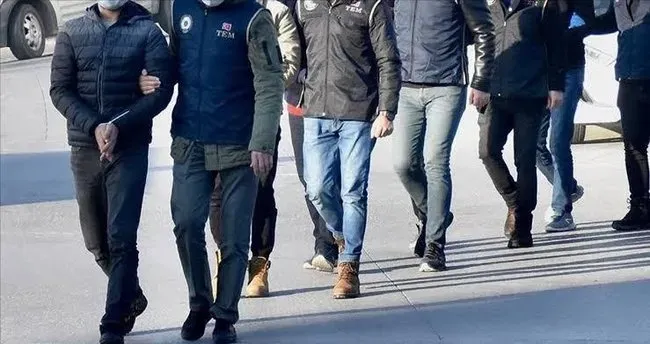 İzmir merkezli FETÖ operasyonunda 12 ihraç emniyet personeli gözaltında