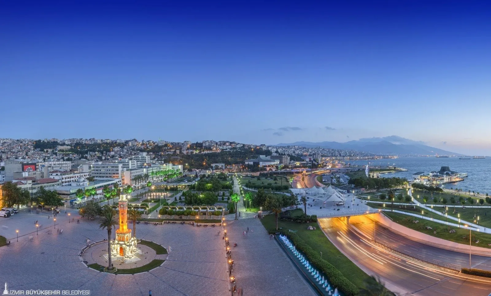 İzmir Büyükşehir Belediyesi, Dünya Doğayı Koruma Vakfı'nın WWF kampanyasında finale kaldı. İzmir, Paris, Zürih gibi dünya metropolleriyle yarışarak "en sevilen şehir" unvanını almaya çalışıyor.