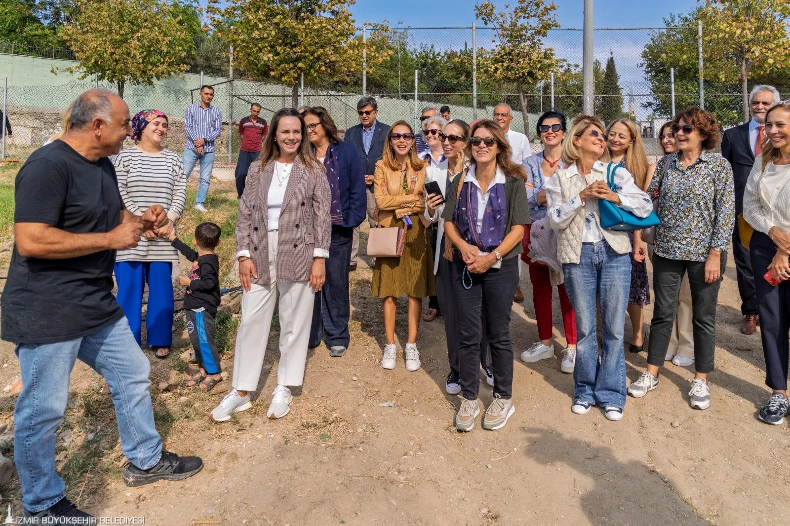 Kadifekale Kadın Dayanışma Merkezi, 2440. Bölge Rotary üyelerini ağırladı. Mahalle Bostanı ve kaktüs serasının ziyaret edildiği etkinlikte kadınların el emeğiyle hazırlanan dayanışma sofrası kuruldu