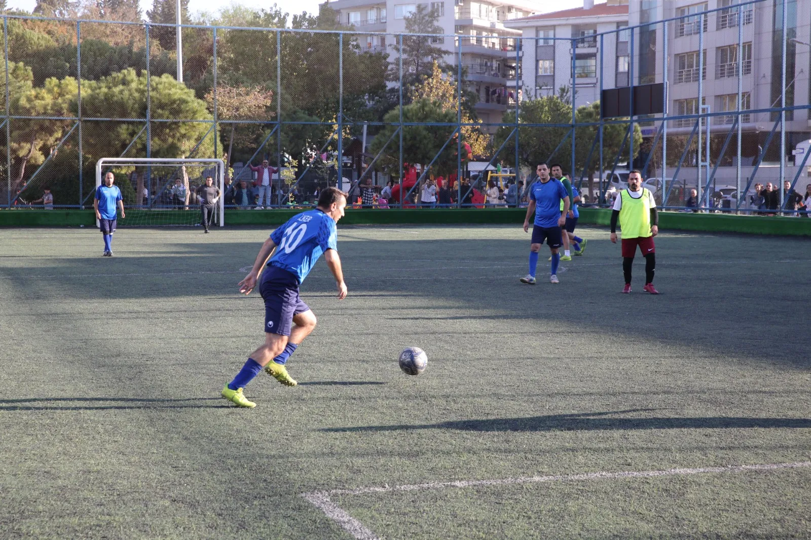 Konak Belediyesi, Cumhuriyet'in 101. yılı anısına düzenlediği Müdürlükler Arası Futbol Turnuvası'nı coşkuyla tamamladı. 