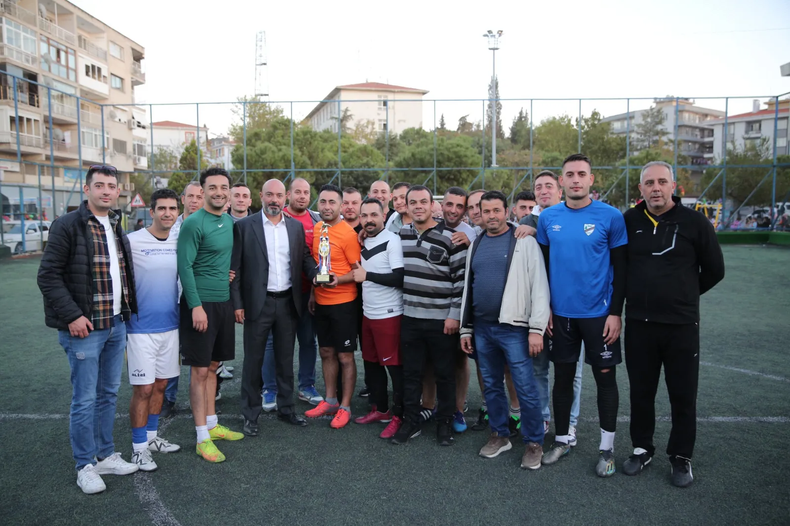 Konak Belediyesi, Cumhuriyet'in 101. yılı anısına düzenlediği Müdürlükler Arası Futbol Turnuvası'nı coşkuyla tamamladı. 