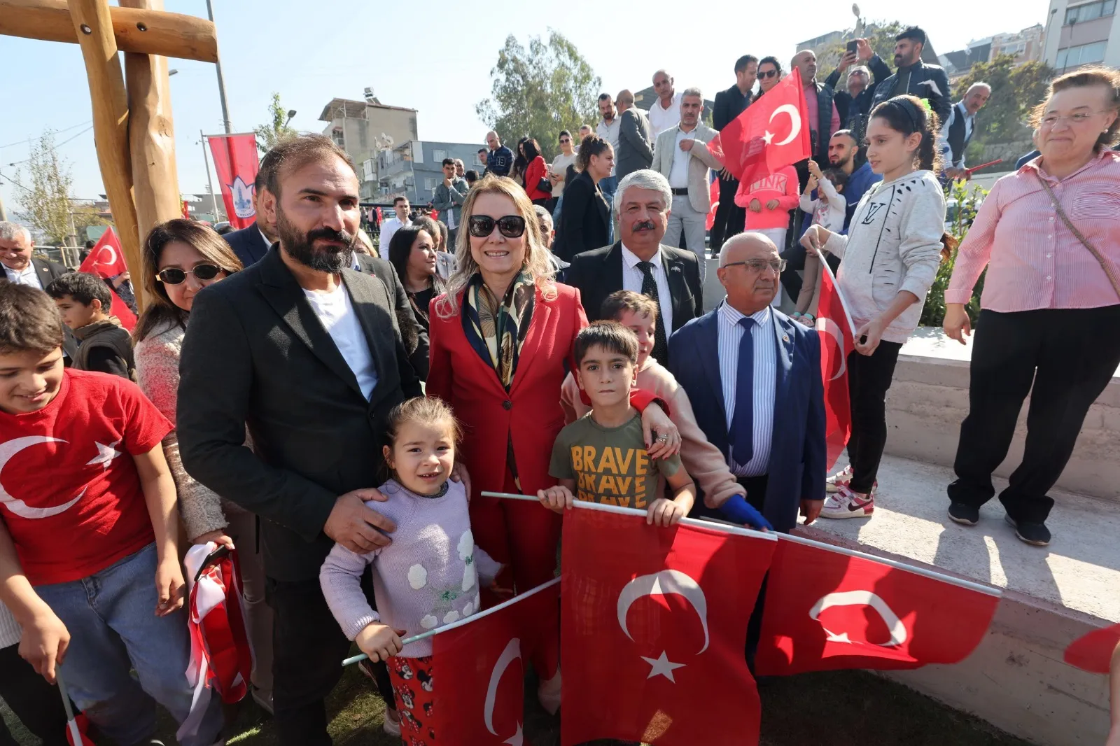 Konak Belediyesi, Diyarbakır'da katledilen 8 yaşındaki Narin Güran'ın adını Kocakapı Mahallesi'nde açılan yeni parkta ölümsüzleştirdi.