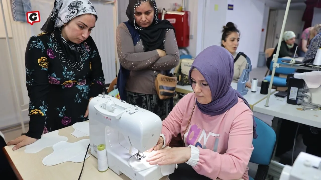 Konak Belediyesi’nden Kadınlara Hijyenik Ürün Atölyesi: “Adettendir Üretiyoruz”