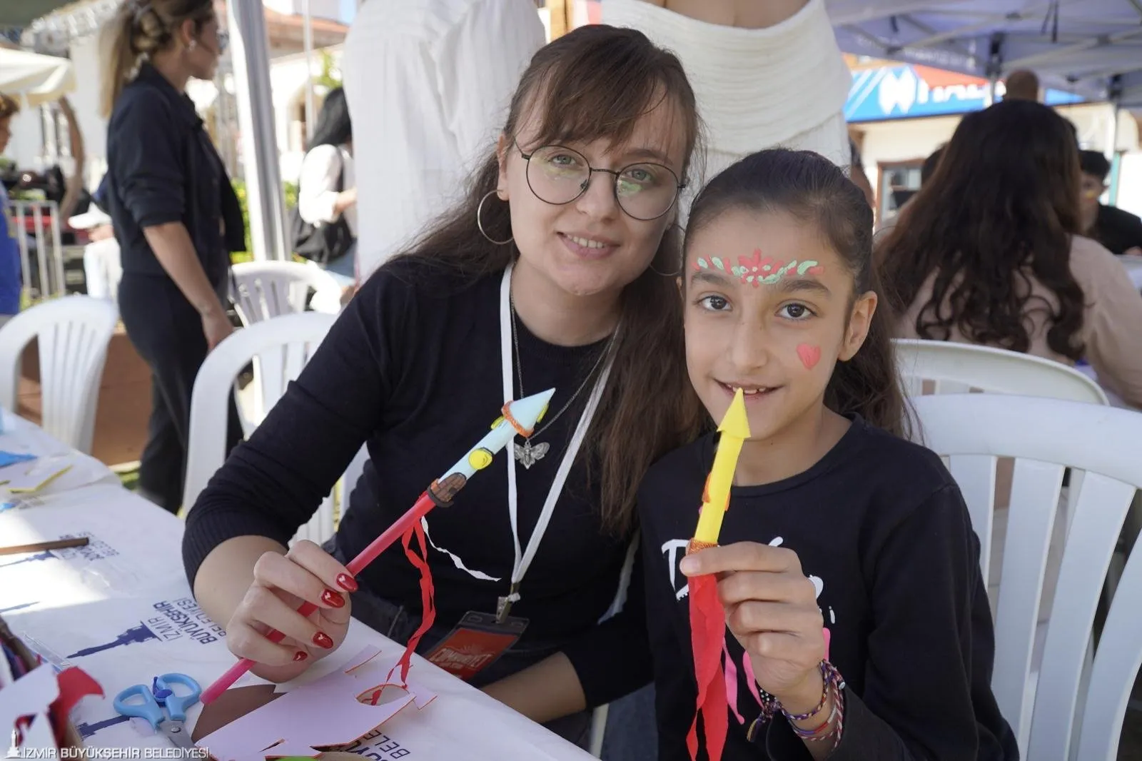 İzmir Büyükşehir Belediyesi'nin "Cumhuriyet Her Yerde" sloganıyla başlattığı 101. yıl Cumhuriyet Bayramı kutlamaları, Menderes'te renkli etkinliklerle devam etti.