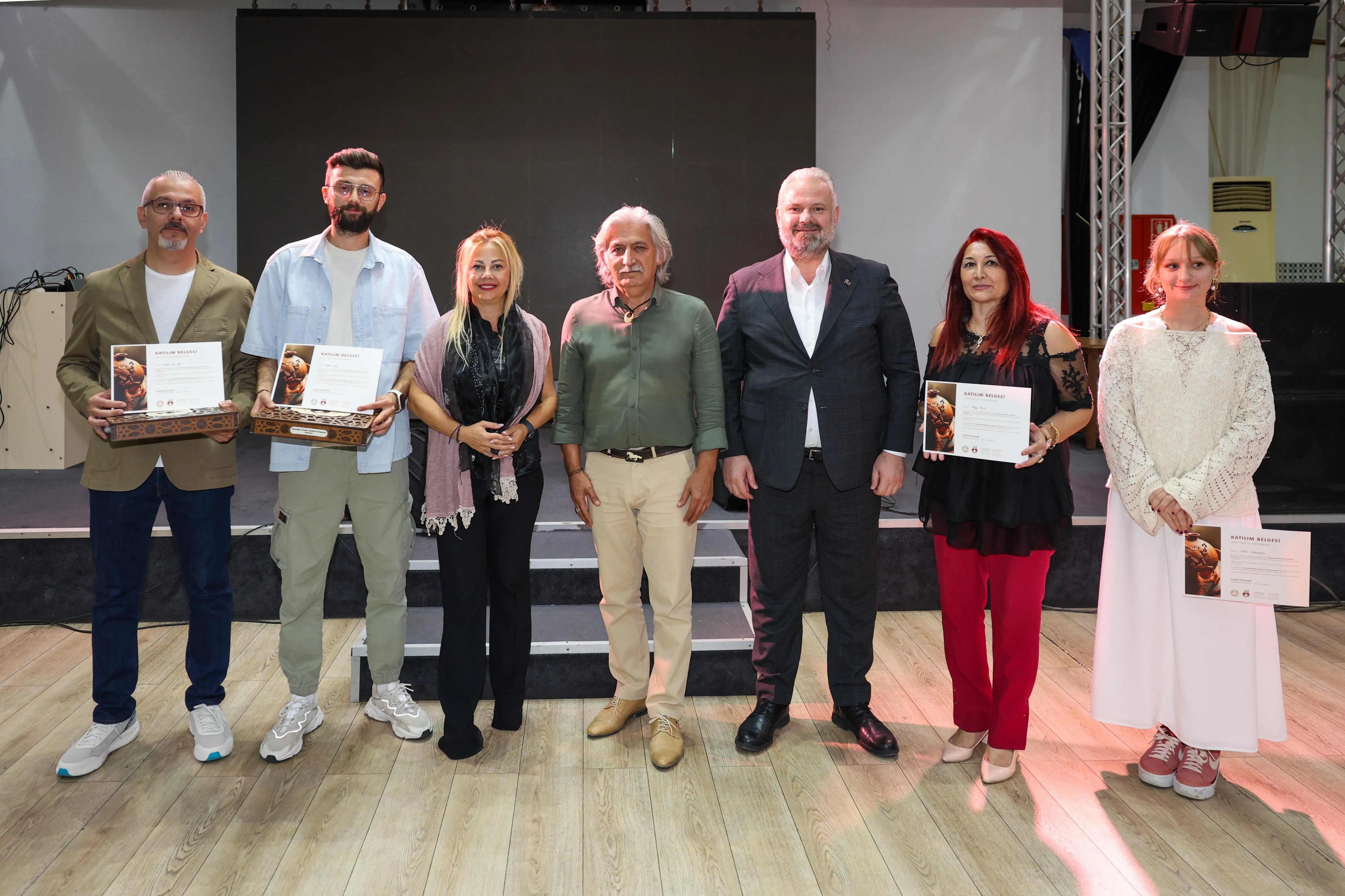 Menemen Belediyesi tarafından düzenlenen 3. Uluslararası Menemen Çömlek Festivali'nin değerlendirme toplantısı ve Çömleğin İzinde Fotoğraf Yarışması ödül töreni gerçekleştirildi.