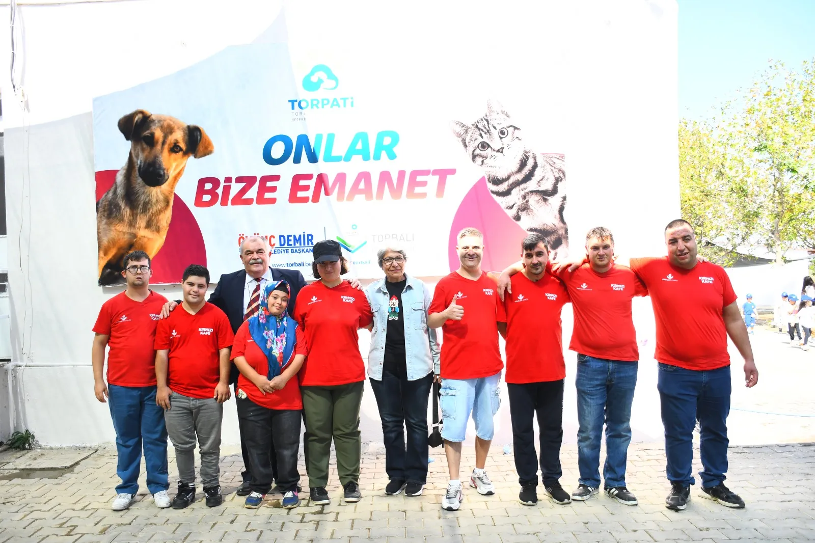 Torbalı Belediyesi, 4 Ekim Dünya Hayvanları Koruma Günü'nde düzenlediği etkinliklerle çocuklara ve hayvanseverlere keyifli anlar yaşattı. 