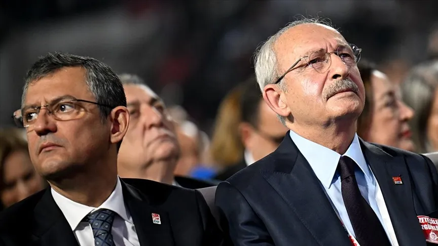 Tam bir yıl önce, CHP 38. Olağan Kurultayı'nda Özgür Özel'in genel başkan seçilmesiyle sonuçlanan Değişim Hareketi, salonu coşkuyla doldurdu.