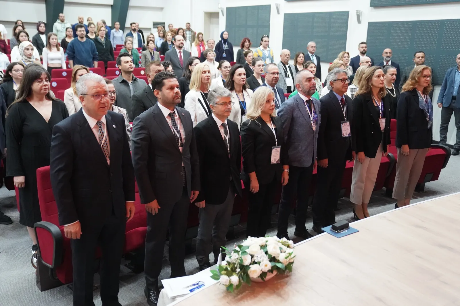 Ege Üniversitesi Tıp Fakültesi'nde düzenlenen "Herkes İçin Sağlık Kongresi"nde gıda güvenliği ve sağlıklı beslenme konuları masaya yatırıldı.