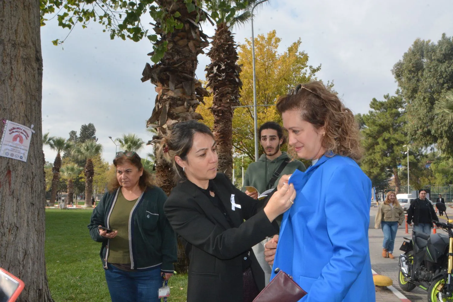 Ege Üniversitesi Kanserle Savaş Uygulama ve Araştırma Merkezi tarafından düzenlenen "Sağlıklı Nefes, Sağlıklı Gelecek" etkinliğiyle akciğer kanseri farkındalığı artırıldı. 