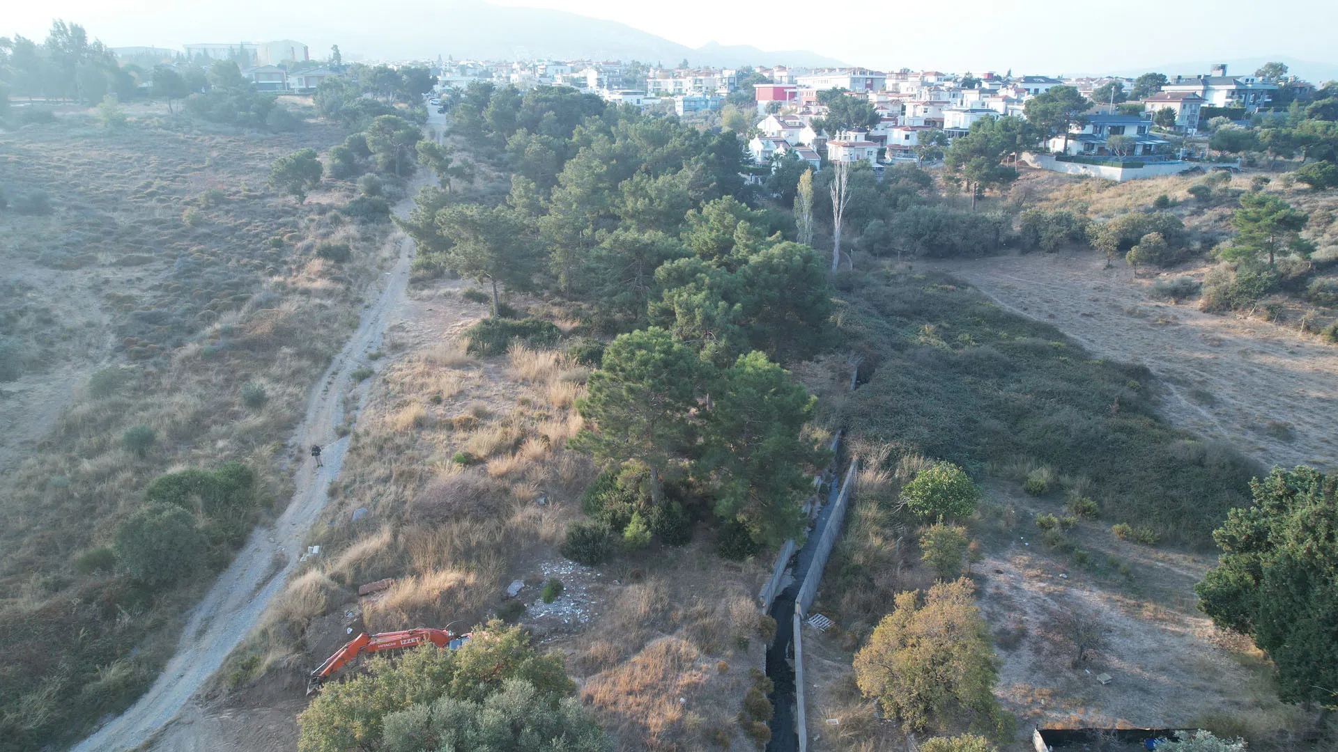 Güzelbahçe Belediye Başkanı Mustafa Günay, Çelebi Mahallesi’ne yürüyüş ve bisiklet yolu yapımına başladıklarını duyurdu. Proje, ilçeye yeni yaşam alanları kazandıracak.