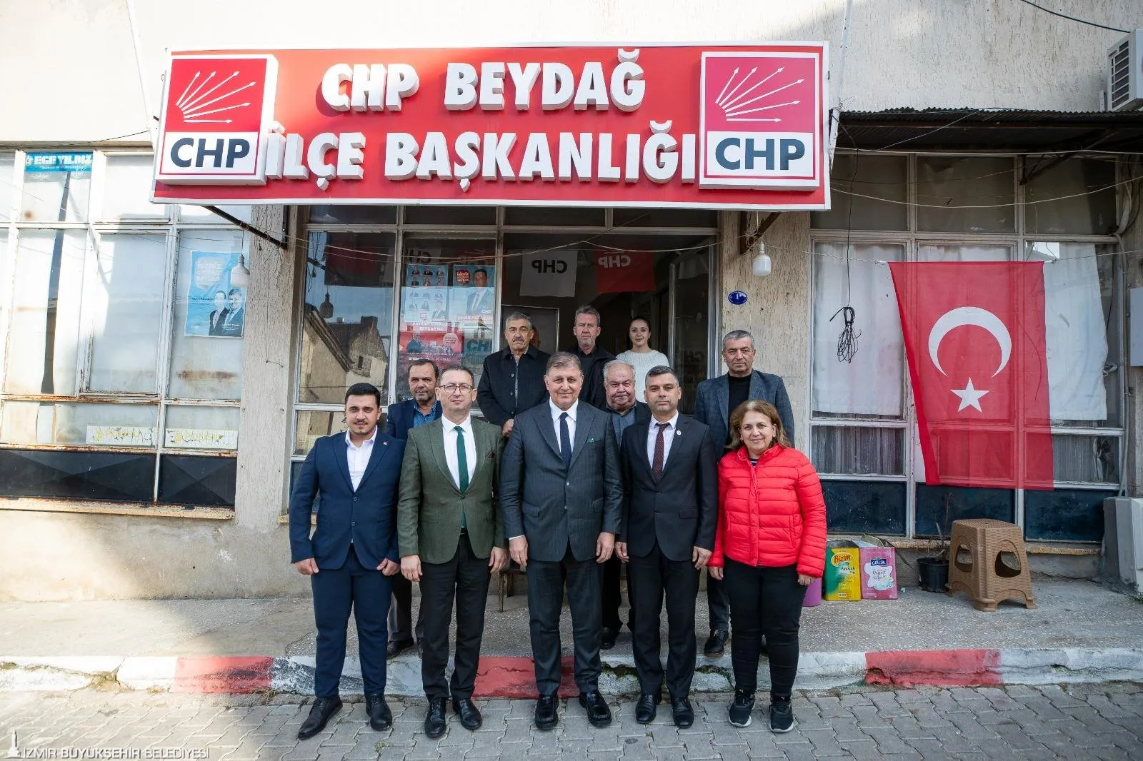 İzmir Büyükşehir Belediye Başkanı Dr. Cemil Tugay, Beydağ'ı ziyaret ederek ilçenin sorunlarını yerinde inceledi. 