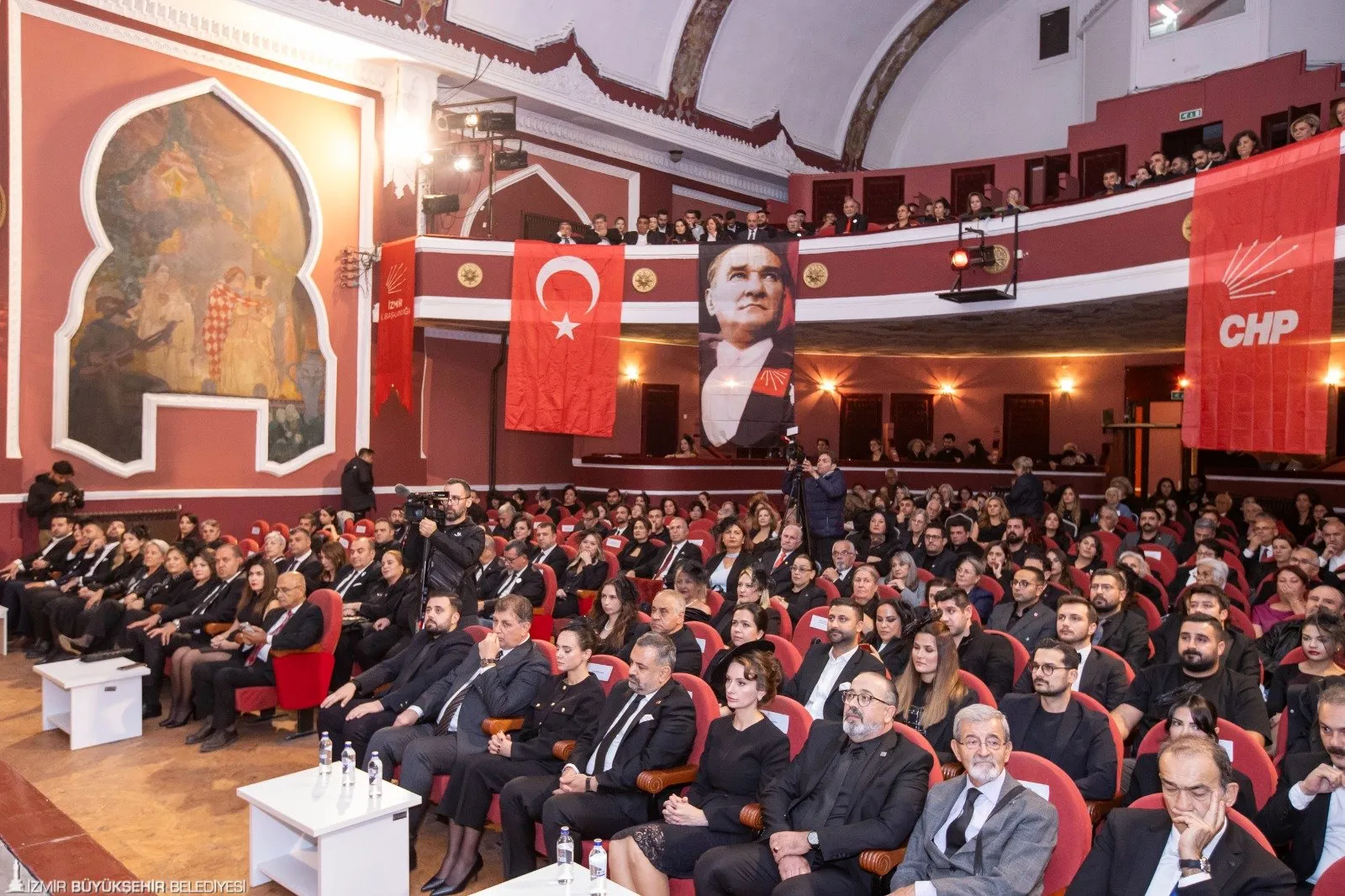  İzmir Büyükşehir Belediye Başkanı Cemil Tugay, 10 Kasım'da düzenlenen Atatürk'ü Anma programında duygusal bir konuşma yaparak, Atatürk'ün mirasına sahip çıkmanın önemini vurguladı.