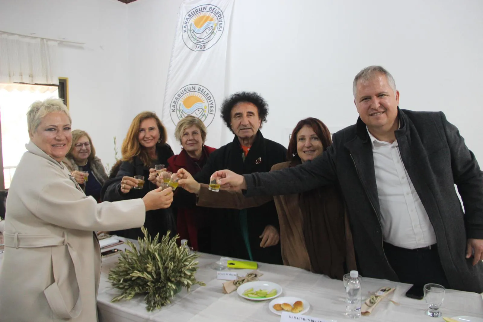 İzmir Karaburun'da düzenlenen 1. Furma Zeytin Festivali, zeytin kültürünü tanıtarak bölgenin küresel markalaşma yolundaki ilk adımlarını attı. Belediye başkanları ve uzmanlar katıldı.