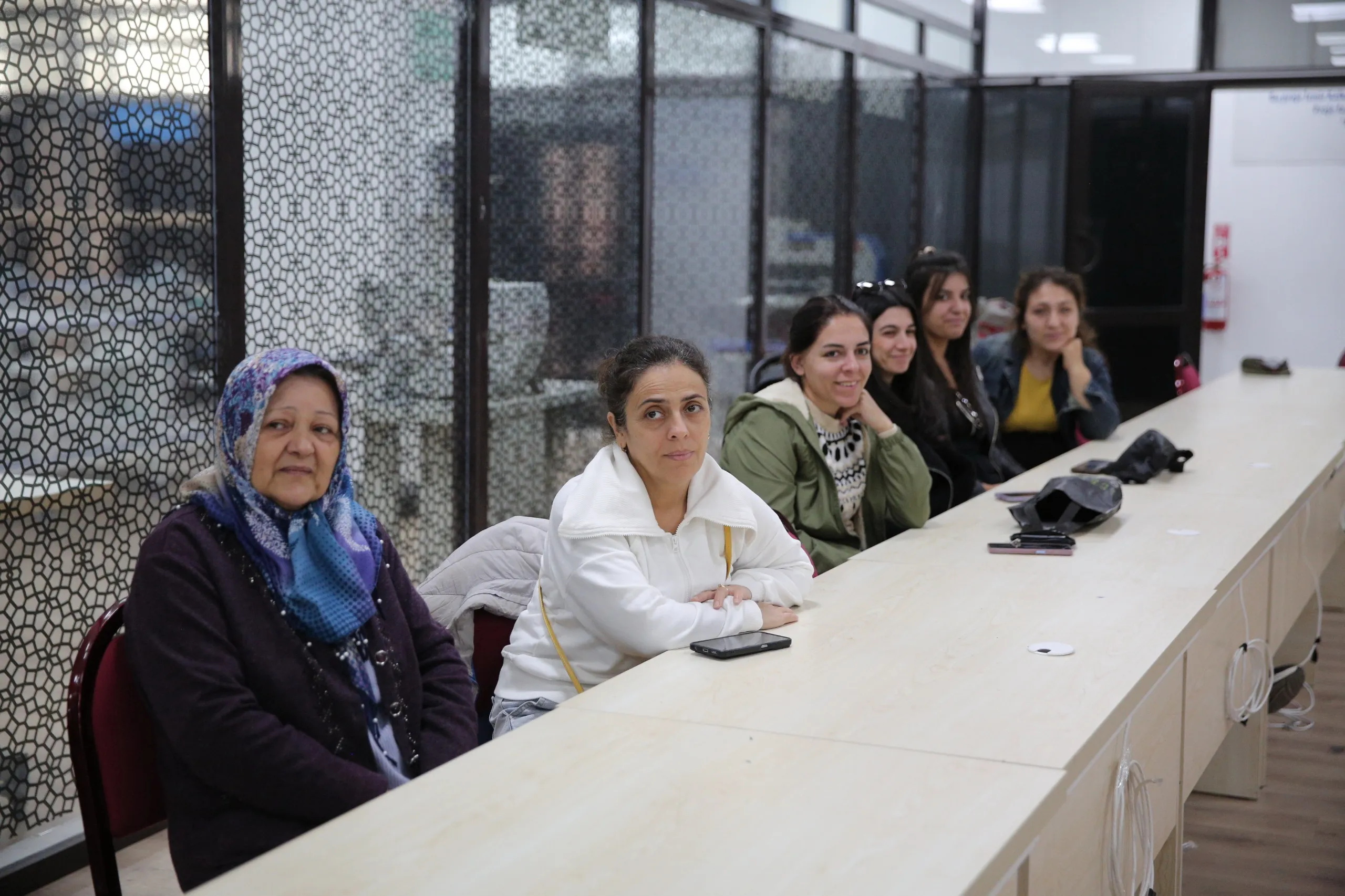 Konak Belediyesi, "İlk Beş Dakika Hayat Kurtarır" sloganıyla ev kazalarının önlenmesi ve ilk yardım eğitimi başlattı. Eğitimler, ilçedeki semt merkezlerine taşınacak.