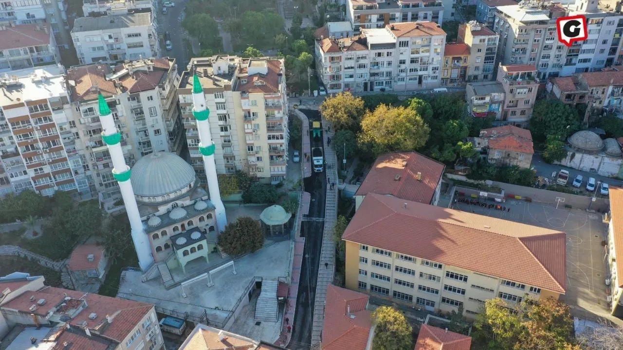 Konak Belediyesi'nin Asfalt Seferberliği Devam Ediyor: 2 Bin Sokak Yenilendi