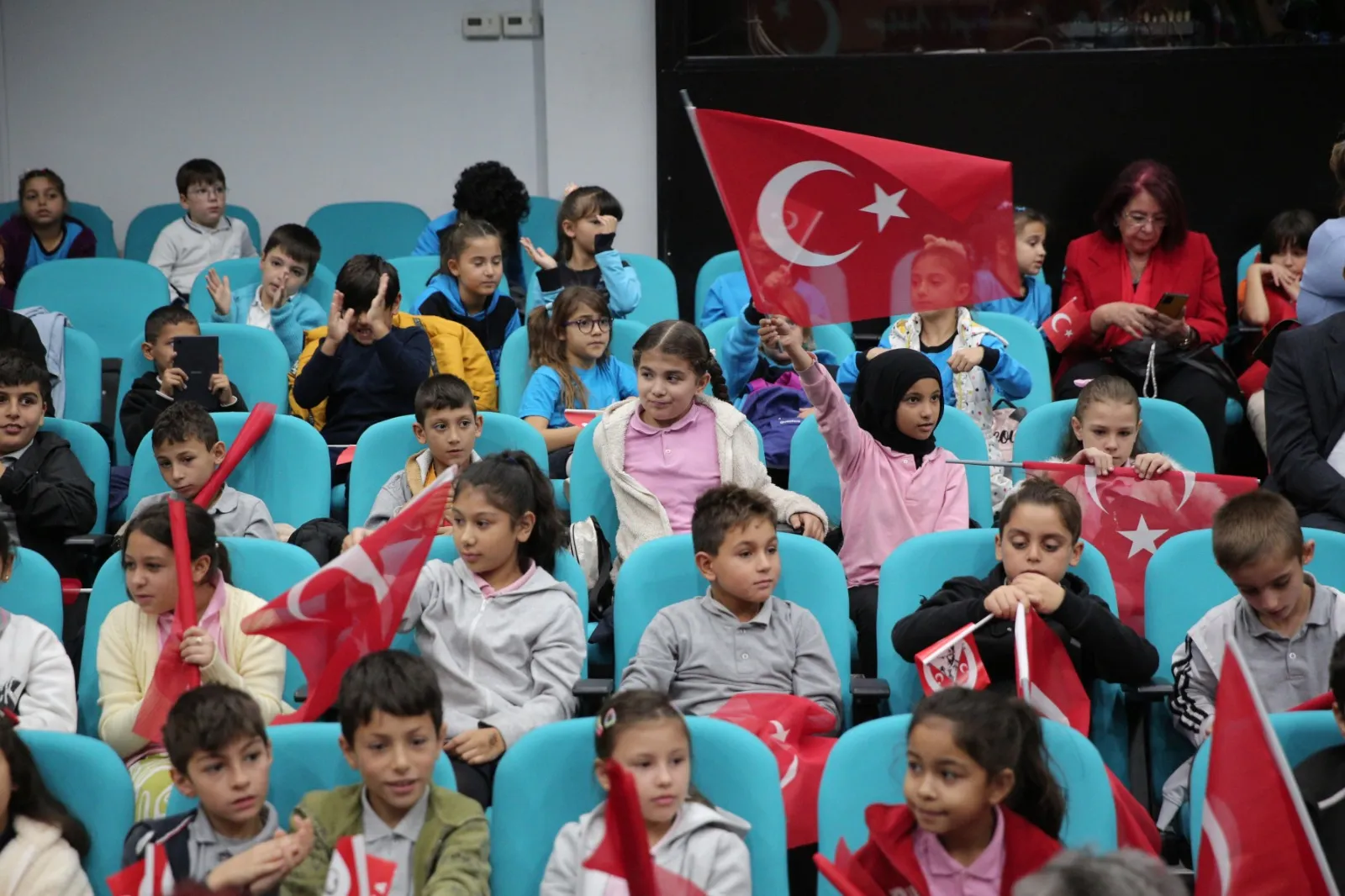 Konak Belediyesi, Cumhuriyet'in 101. yıl dönümü etkinlikleri çerçevesinde düzenlediği kompozisyon yarışmasında ödüller sahiplerini buldu.