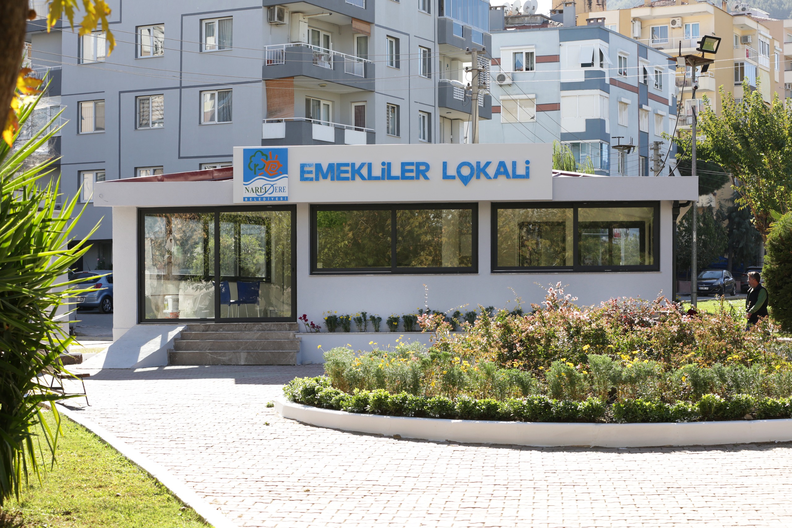 Narlıdere Belediye Başkanı Erman Uzun’un seçim vaatlerinden Kent Lokantası ve Emekliler Lokali, 15 Kasım’da CHP Genel Başkan Yardımcısı Gökan Zeybek’in katılımıyla açılacak.