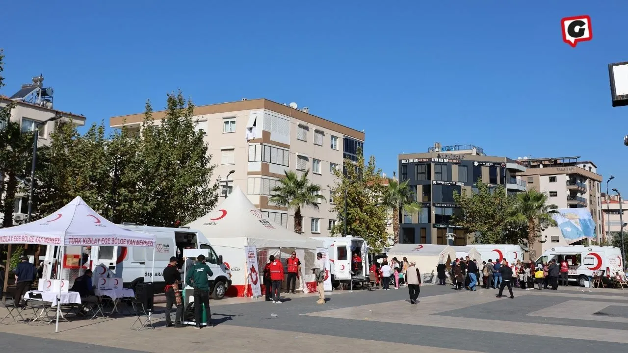 Narlıdere'de Kızılay Haftası Coşkusu: Kızılay Sokağı'nda Etkinlikler Yoğun İlgi Gördü