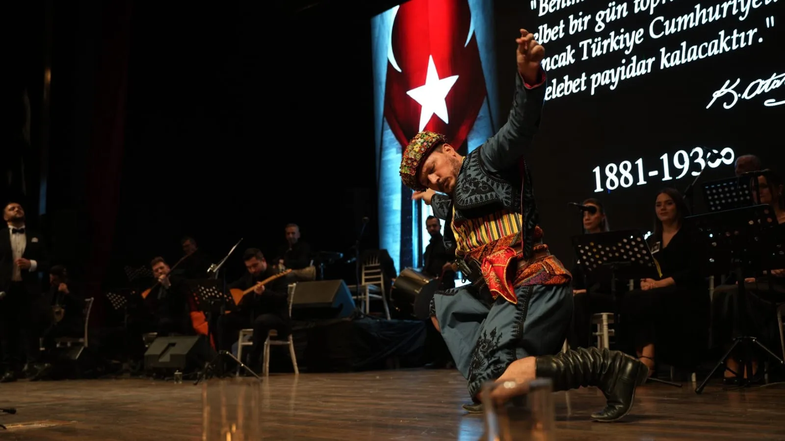 Torbalı Belediyesi, Mustafa Kemal Atatürk'ün vefatının 86. yıl dönümünde üç gün süren etkinliklerle O'nu andı. Söyleşiler, tiyatro ve müzik dinletileriyle yoğun katılım sağlandı.