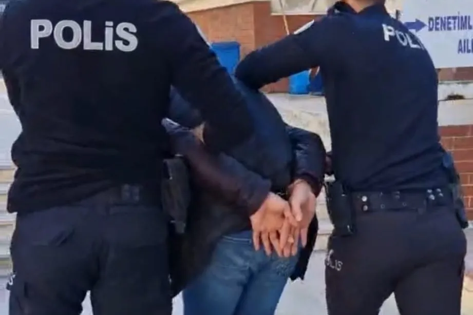 Trafik uygulamasından kaçan suç makinesi polisin sıkı takibiyle yakalandı