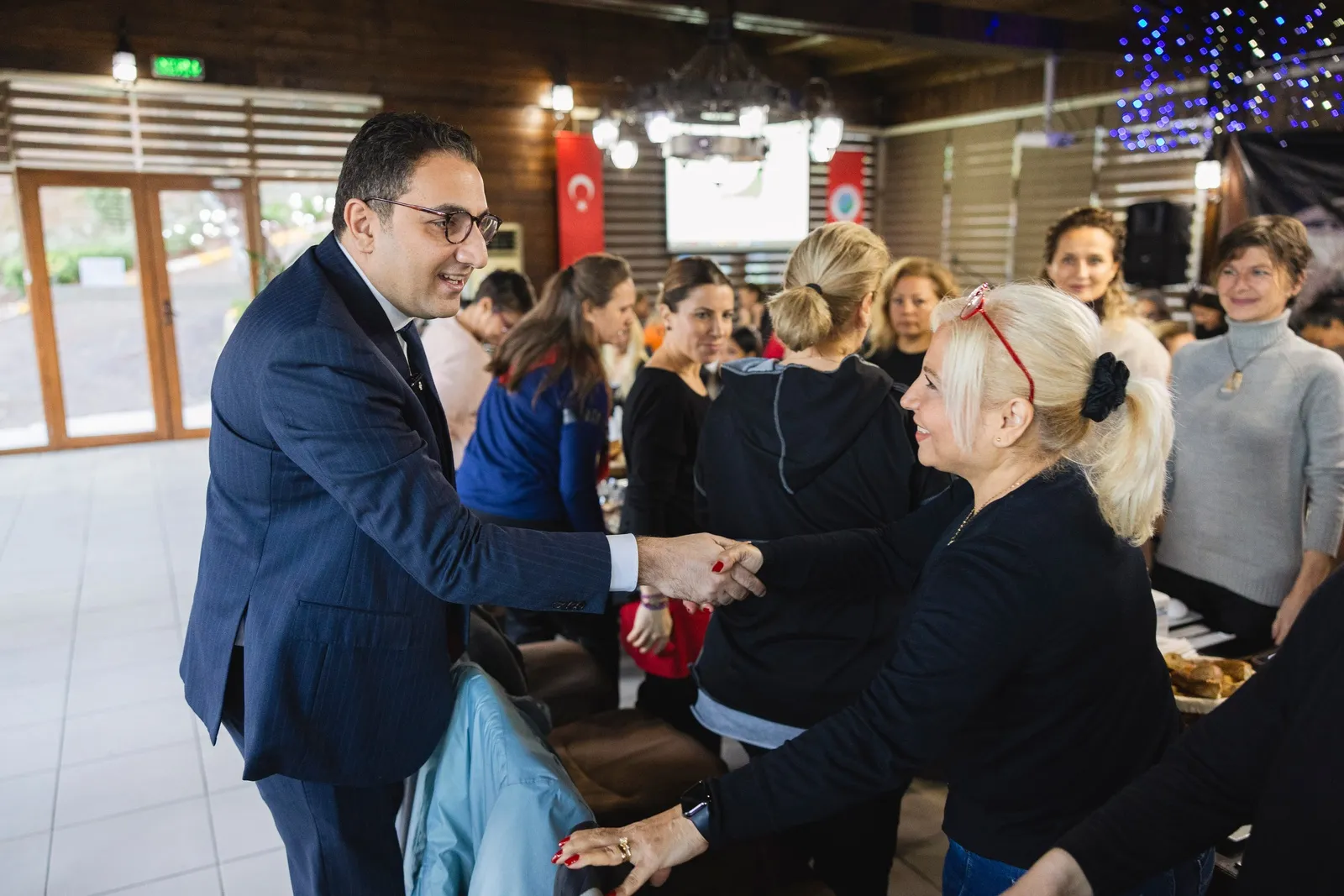 Balçova Belediye Başkanı Onur Yiğit, ilçedeki devlet okullarının aile birlikleriyle bir araya gelerek, eğitim alanındaki sorunlara çözüm bulmak için iş birliği çağrısı yaptı.