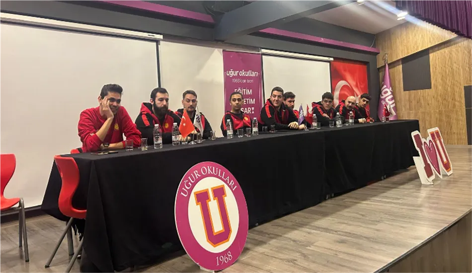 Tire Belediyespor Basketbol A Takımı, Uğur Okulları'nda öğrencilerle bir araya geldi. Söyleşi ve gösteri maçıyla basketbol coşkusu yaşandı.