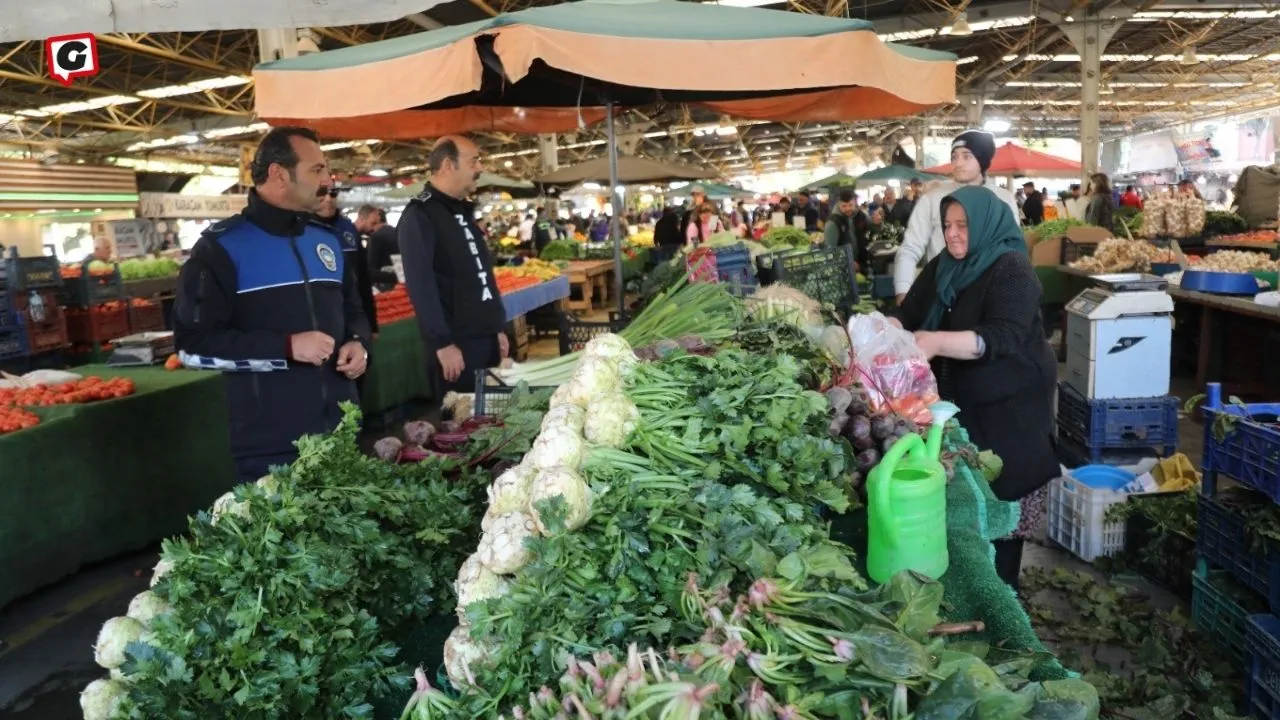 Bayraklı Belediyesi’nden Pazar Yerlerinde Sıkı Denetim