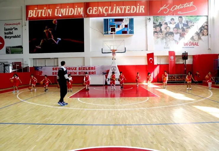 Bayraklı’da kış spor okullarına yoğun ilgi