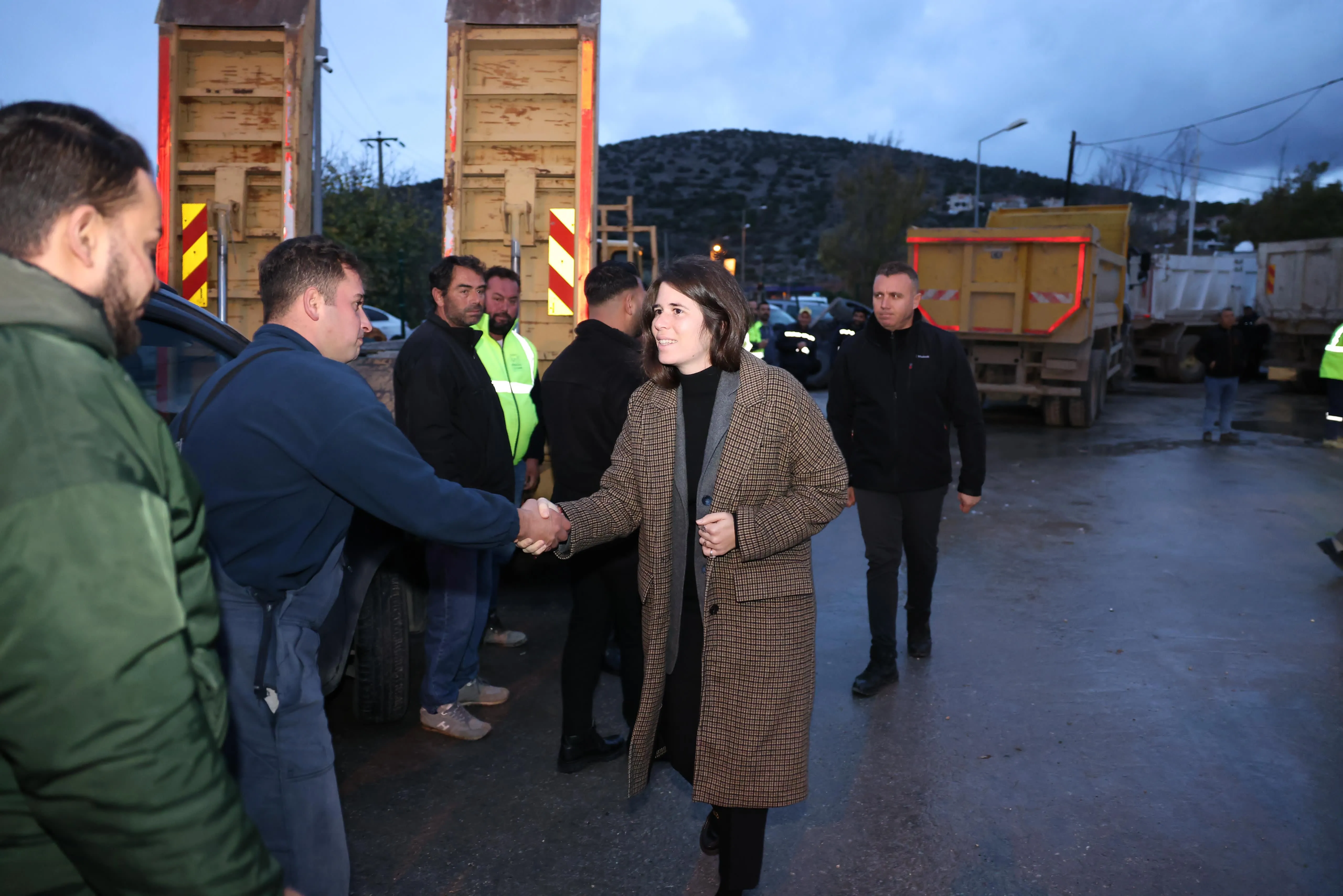 Başkan Lal Denizli, yeni yıl öncesi Temizlik İşleri Müdürlüğü çalışanlarıyla kahvaltıda buluştu. Başkan Denizli, emeklerinden dolayı personele teşekkür ederek 2025 için iyi dileklerini iletti.