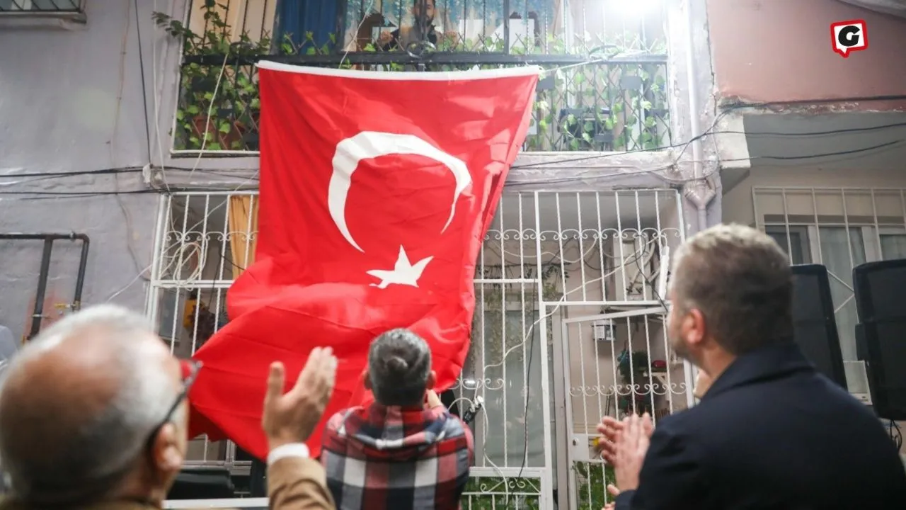 Görkem Duman, Türk Bayrağını Aileye Kendi Elleriyle Teslim Etti