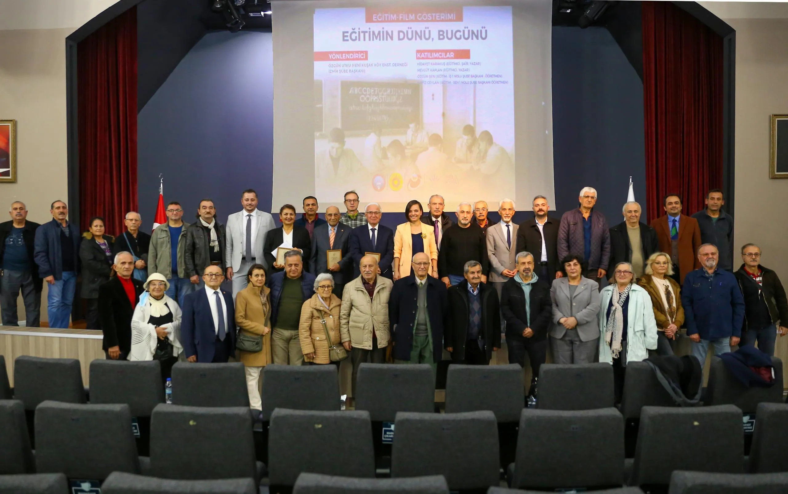 Karabağlar Belediyesi ve Yeni Kuşak Köy Enstitülüler Derneği, eğitimin önemini vurgulayan bir panel düzenledi. Köy Enstitüleri'nin mirası ve güncel eğitim sorunları masaya yatırıldı.