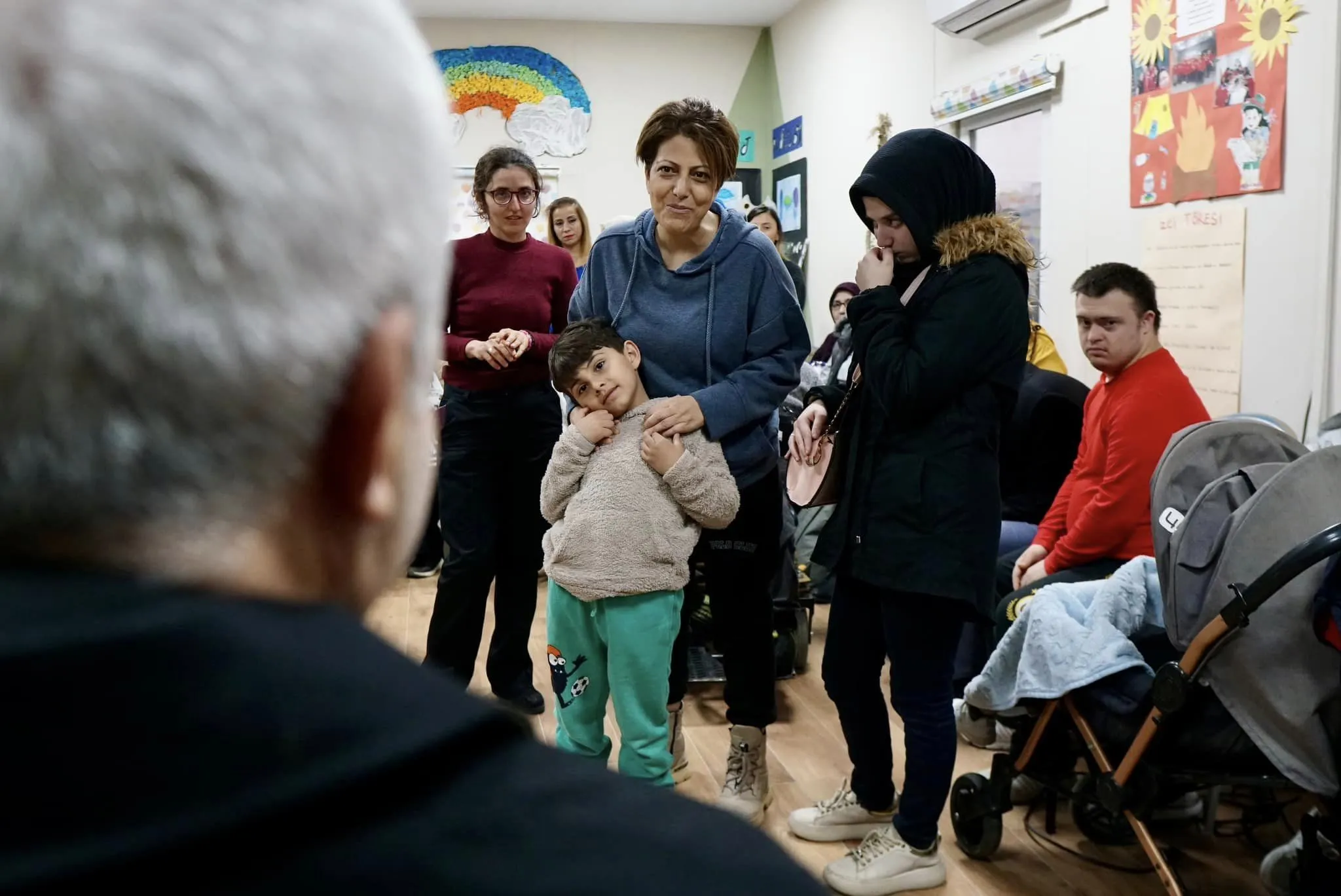 Kemalpaşa Belediyesi'nin özel gereksinimli bireyler için açtığı Mola Evi, 3 Aralık'ta düzenlenen etkinlikle dikkat çekti. Başkan Türkmen'in ziyaret ettiği evde çocuklar mutluydu. 