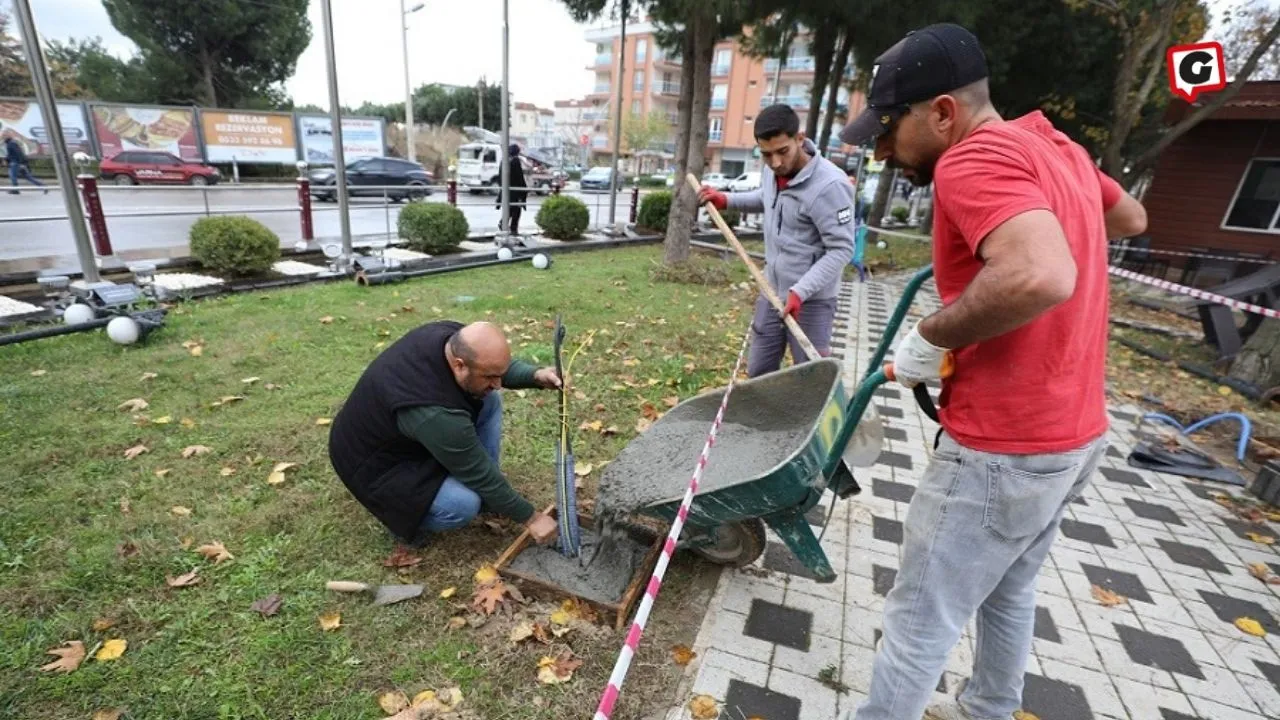 Menderes'te Parklar Güvenli Hale Getiriliyor: Elektrik Tesisatı Yenileniyor