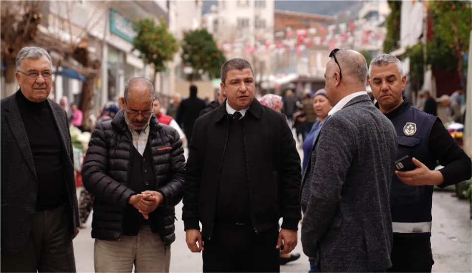 Tire Belediyesi, Salı pazarı düzenlemesiyle hem pazarcı esnafının hem de vatandaşların rahatlığını ön planda tuttu. 