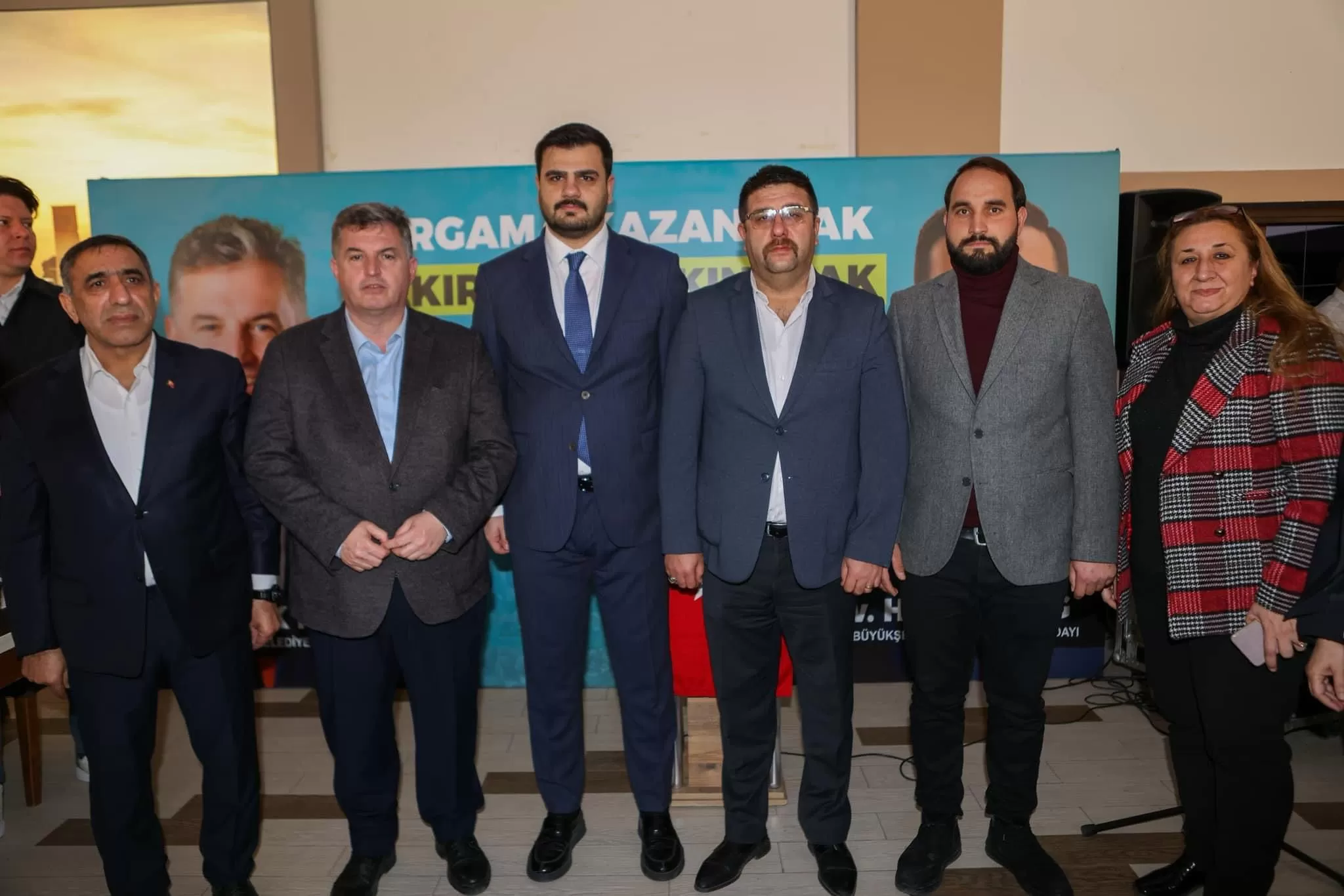 Bergama Belediye Başkan Adayı Dr. Sadık Doğruer, İzmir Milletvekili Eyyüp Kadir İnan ve Cumhur İttifakı teşkilatı ile birlikte Bergama'da yoğun bir program gerçekleştirdi.