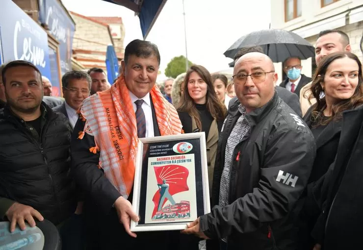 CHP İzmir Büyükşehir Belediye Başkan Adayı Dr. Cemil Tugay, Çeşme'de yoğun ilgi gördü. 