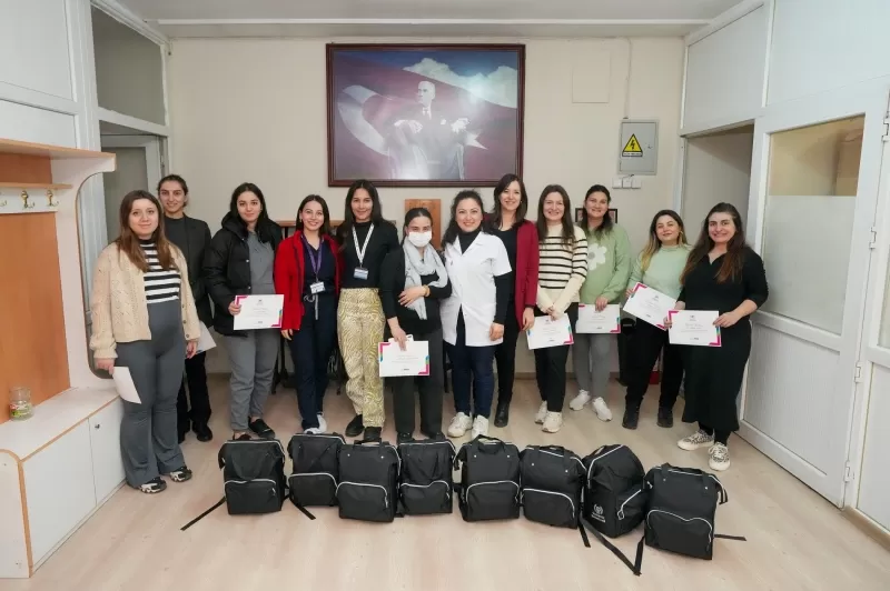 Gaziemir Belediyesi, anne adaylarının sağlıklı bir hamilelik süreci geçirmesi ve doğum sonrasına hazır olması için Gebe Okulu'nu düzenliyor. 