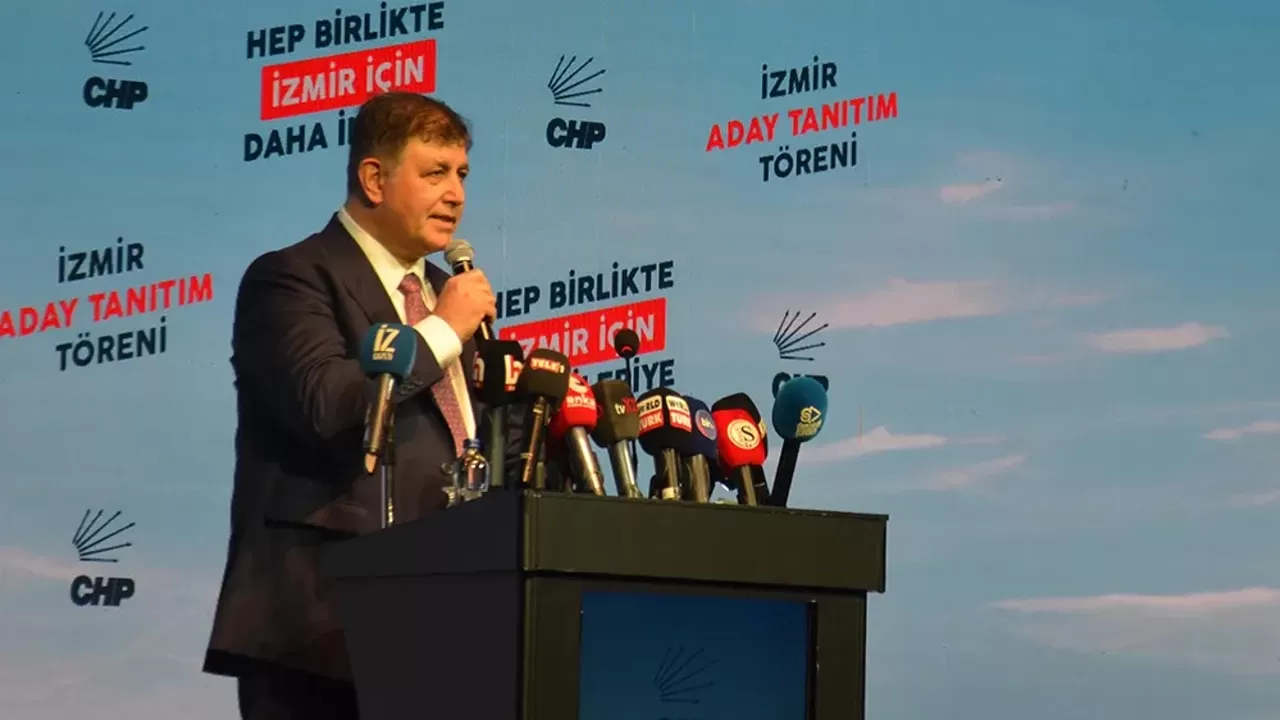 İzmir'de 31 Mart yerel seçimlerine hazırlanan CHP, aday tanıtım törenini Karşıyaka Mustafa Kemal Spor Salonu'nda büyük bir coşkuyla gerçekleştirdi.