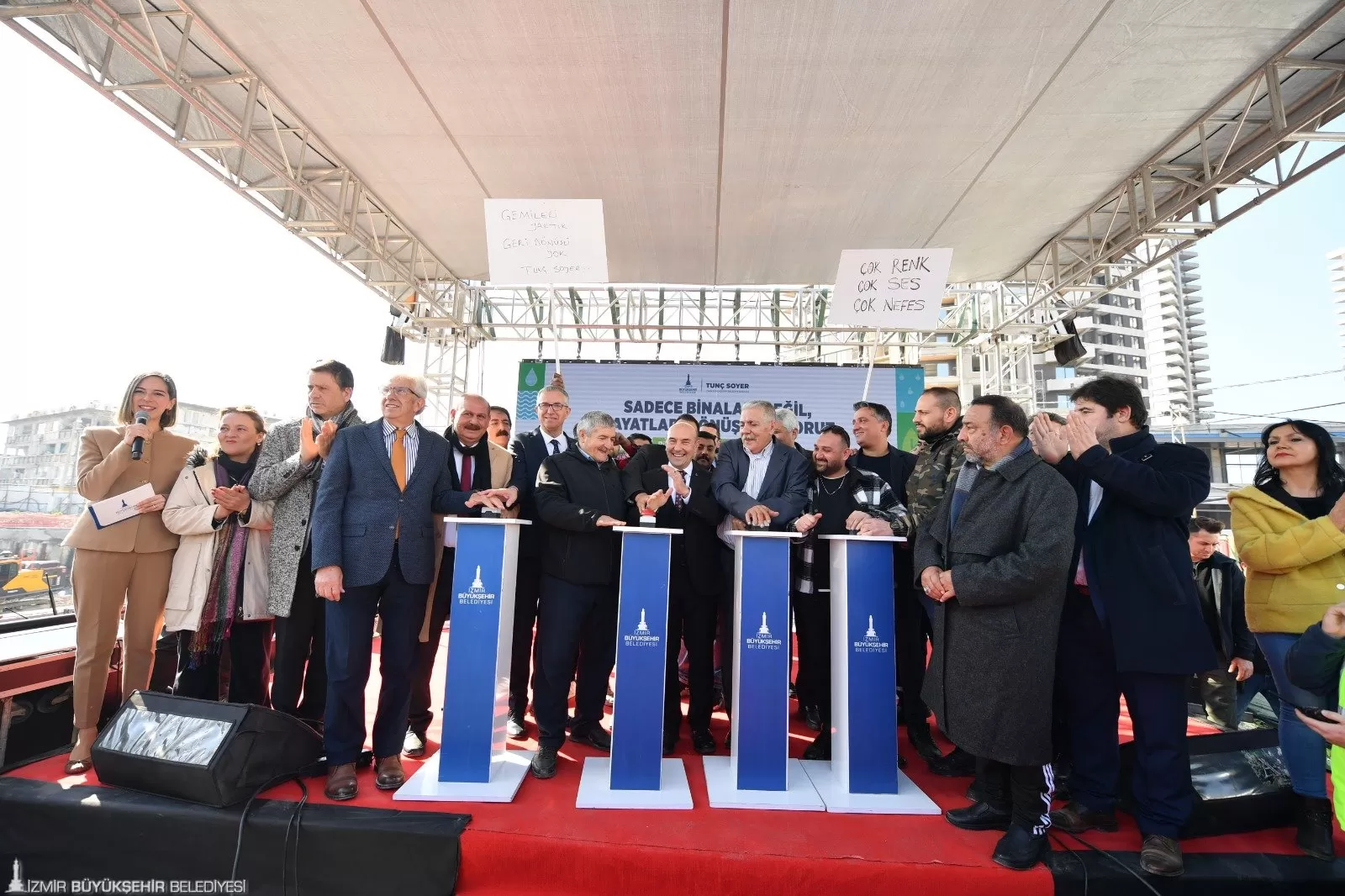 İzmir Büyükşehir Belediyesi, Türkiye'ye örnek gösterilen kentsel dönüşüm projelerine bir yenisini daha ekledi.