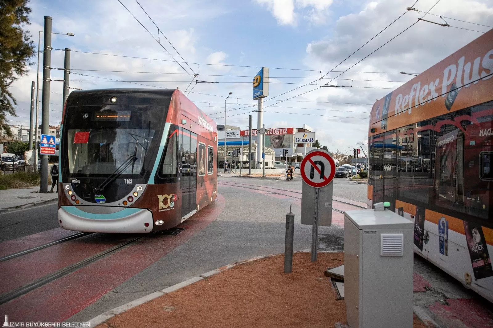 İzmir Büyükşehir Belediyesi'nin 3 yıl önce temelini attığı Çiğli Tramvayı, İzmirlilerden büyük ilgi gördü. 27 Ocak'ta hizmete açılan tramvay, günde 31 bin 660 yolcu taşıyor.
