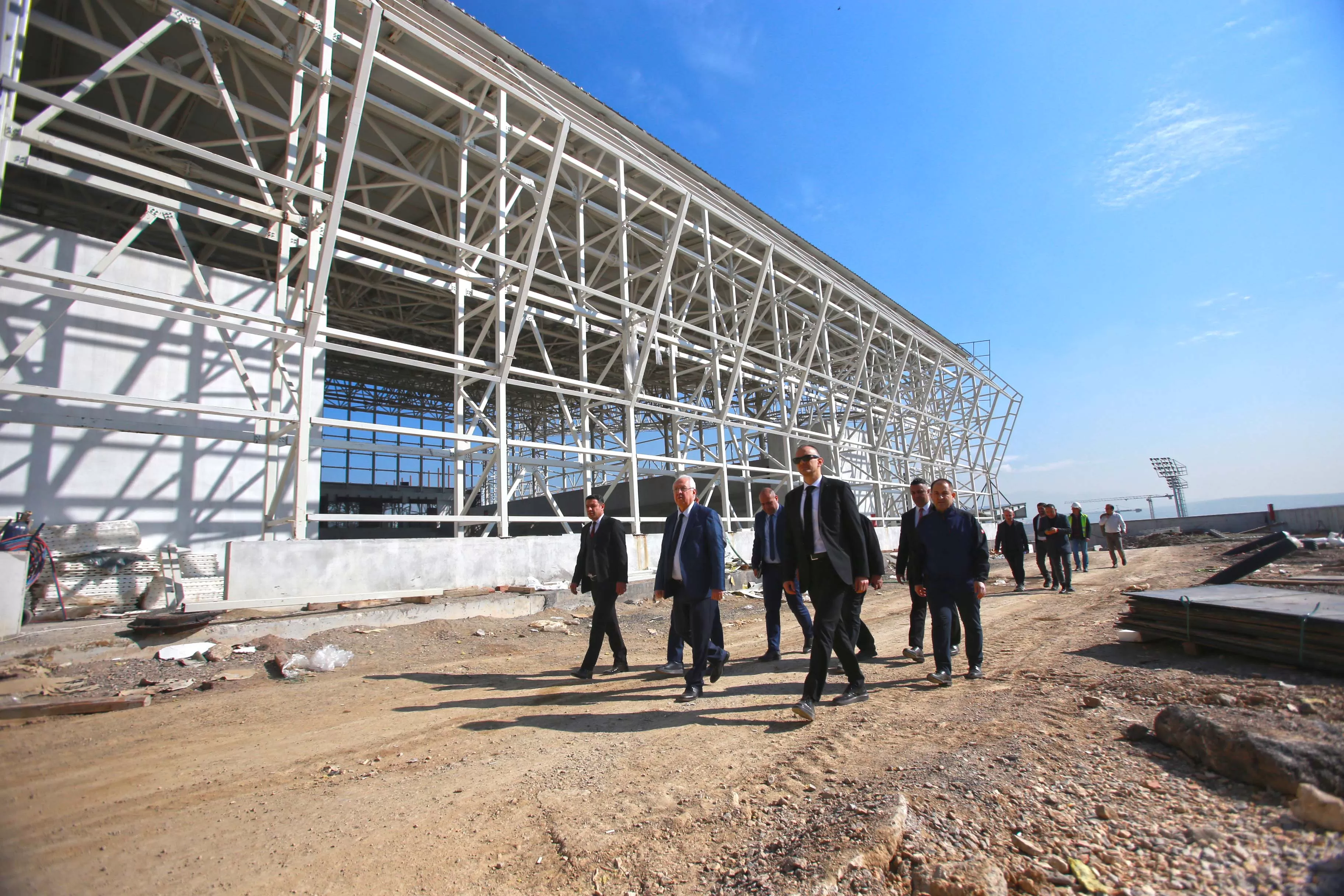 Karabağlar Belediyesi, İzmir'e kazandıracağı Atatürk Gençlik ve Spor Merkezi'nde sona yaklaşıldı. Merkez, modern mimarisi ve çok sayıda spor branşına ev sahipliği yapacak olmasıyla dikkat çekiyor.